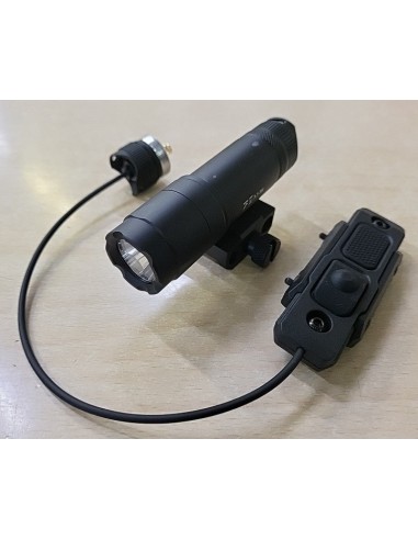 Lampe tactique compact ADERE RIS 700lumens Skywoods rechargeable