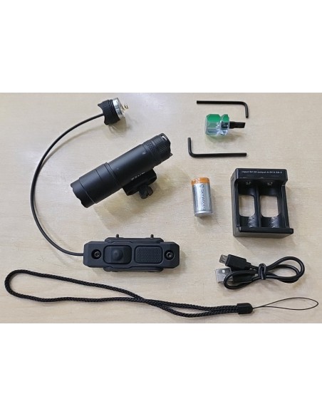 Lampe tactique compact ADERE RIS 700lumens Skywoods rechargeable
