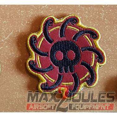 patch velcro one piece drapeau kuja jolly roger skull cheveux serpents sur fond rouge