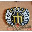 patch velcro one piece logo jaune sur fond aile avec couronne